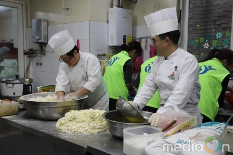 삼전복지관, 사람봉사단과 함께하는 사랑의 짜장면 나눔 봉사 진행