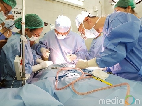 보건의료 NGO 글로벌케어, 선천성 안면기형 수술팀 미얀마·라오스·베트남에 파견