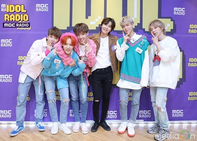 아이돌 라디오, 신혜성 “소속사 후배 1TEAM, 신화보다 첫 방송 잘해”… 든든한 전화 응원