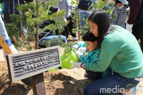 한국백혈병어린이재단, 소아암 완치 기원 희망나무심기 행사 실시