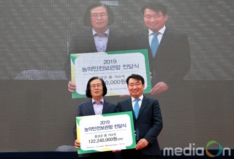 생명보험재단, 충남 홍성 764가구에 농약안전보관함 보급